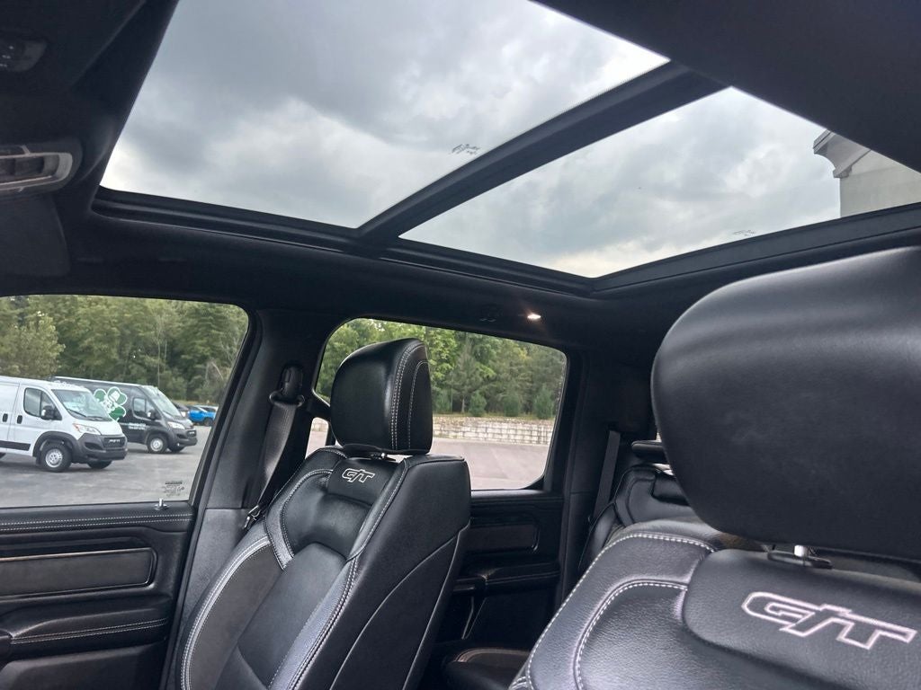 2022 RAM 1500 Laramie Crew Cab 4x4 5'7' Box