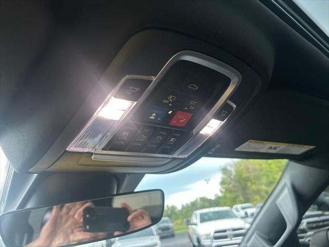 2022 RAM 1500 Laramie Crew Cab 4x4 5'7' Box