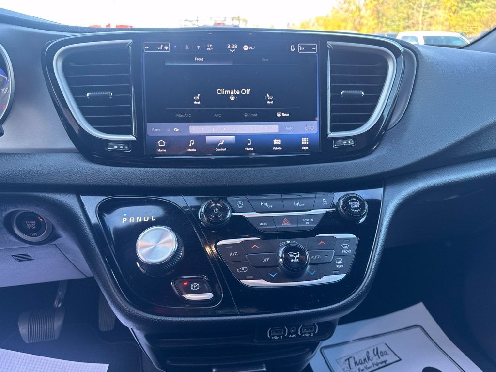 2025 Chrysler Pacifica Select