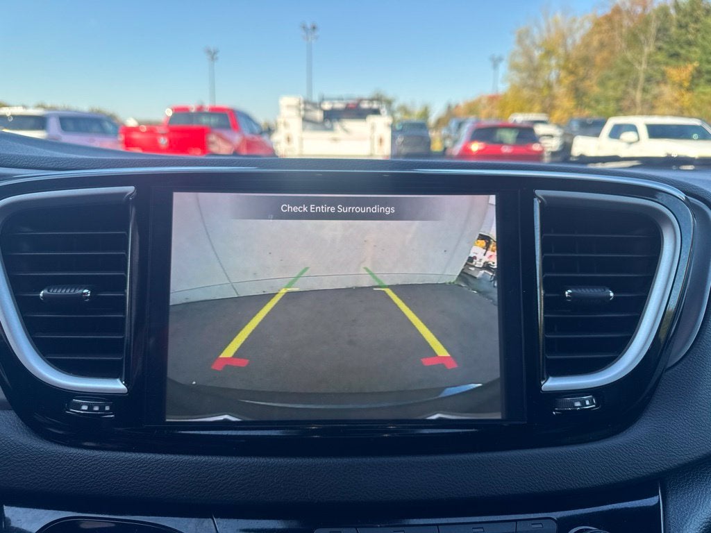 2025 Chrysler Pacifica Select