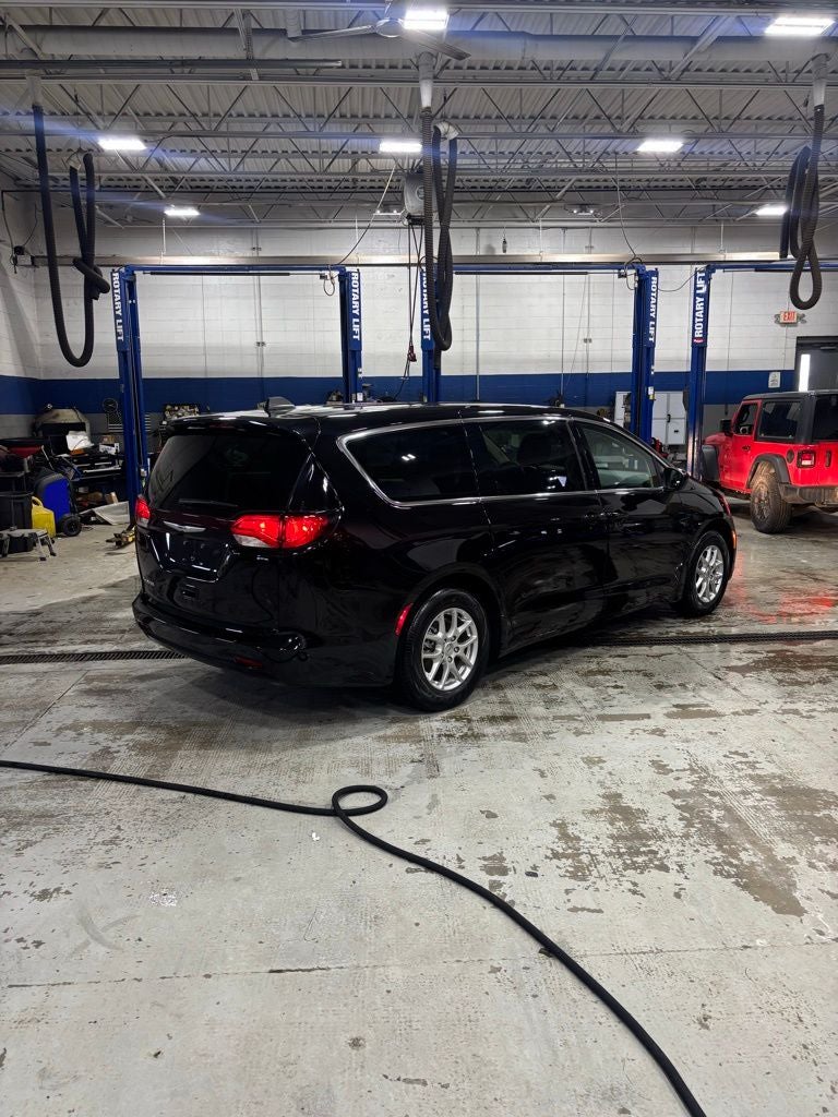 2024 Chrysler Voyager LX