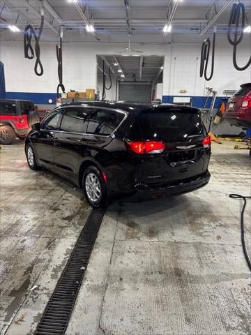 2024 Chrysler Voyager LX