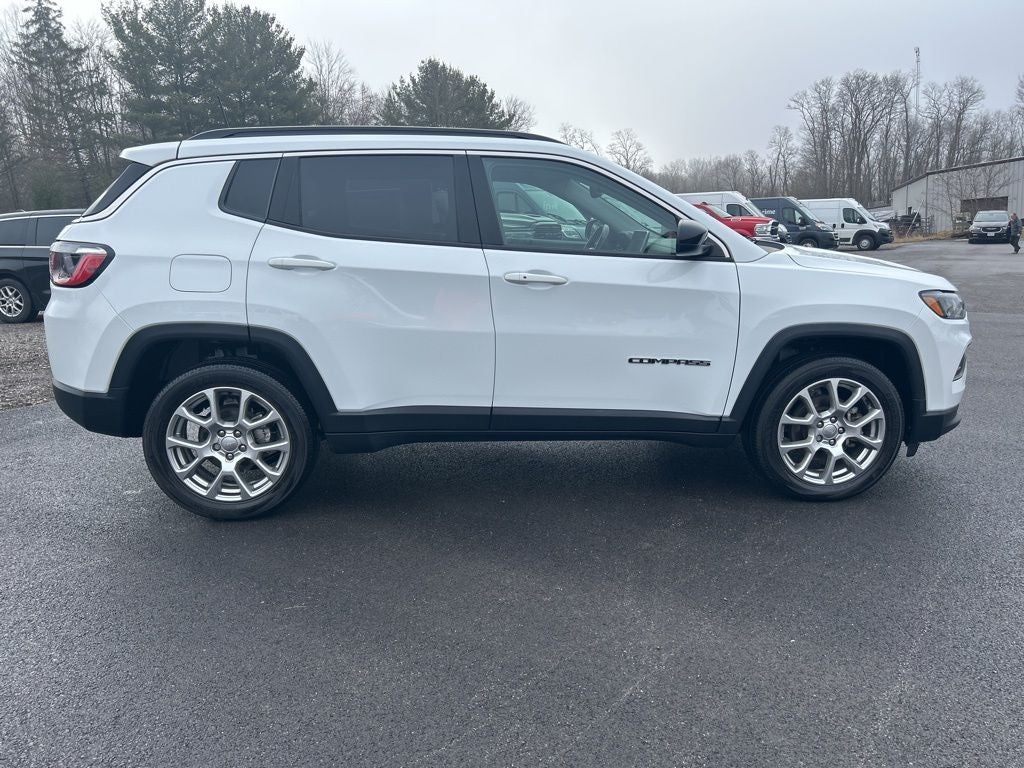 2022 Jeep Compass Latitude Lux 4x4