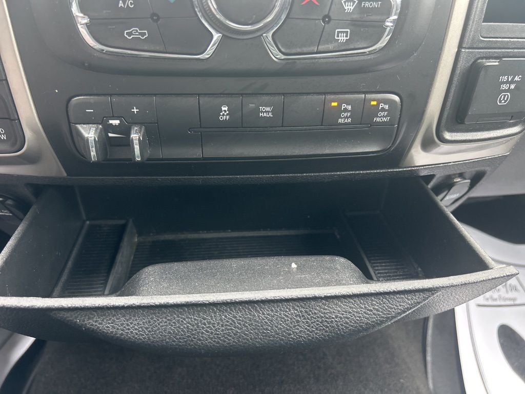 2018 RAM 1500 Big Horn Crew Cab 4x4 5'7' Box