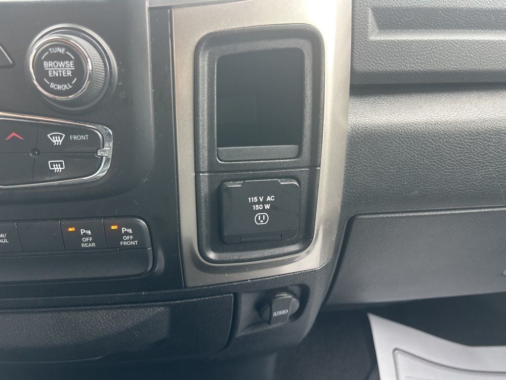 2018 RAM 1500 Big Horn Crew Cab 4x4 5'7' Box