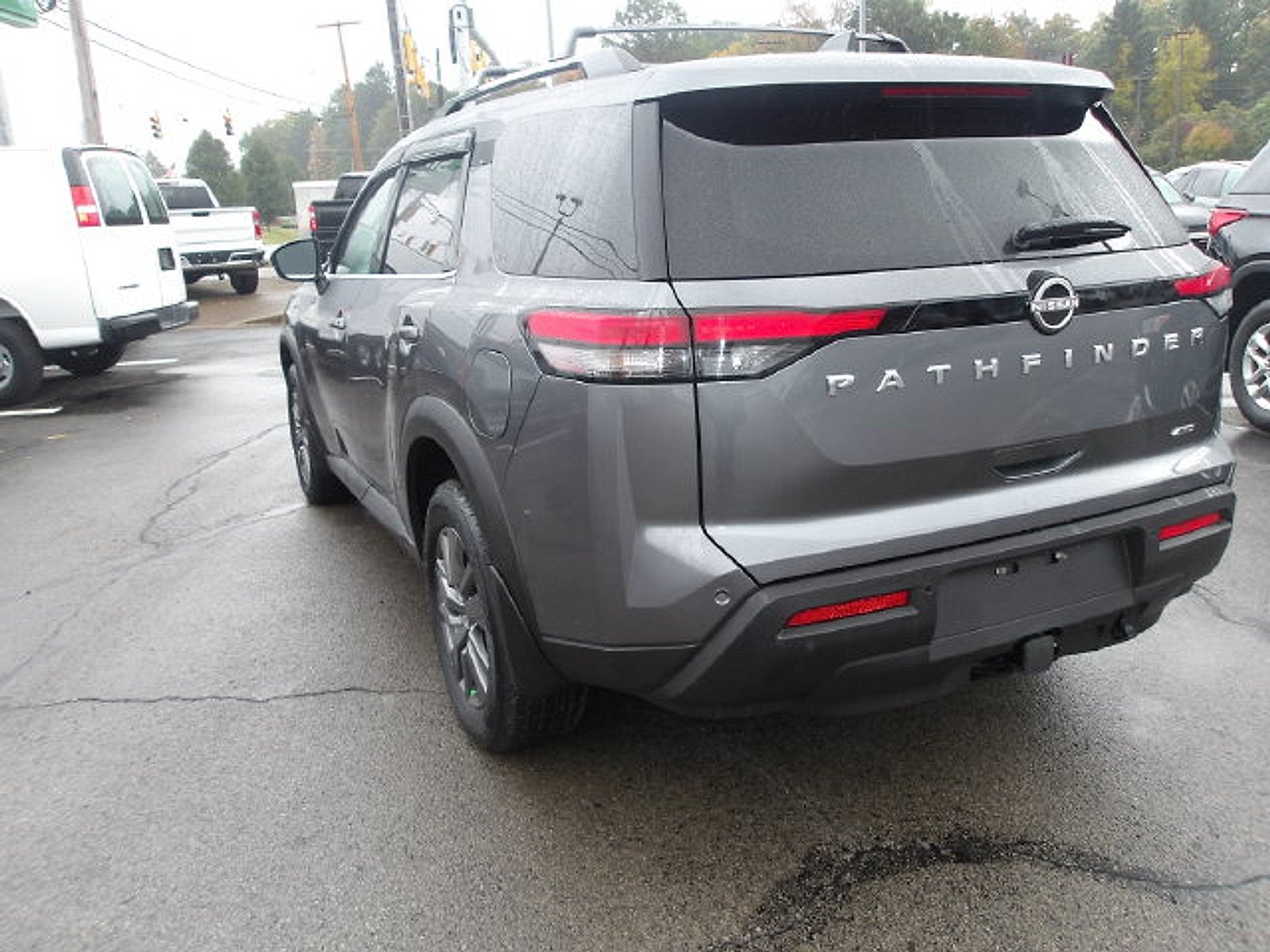 2025 Nissan Pathfinder SV