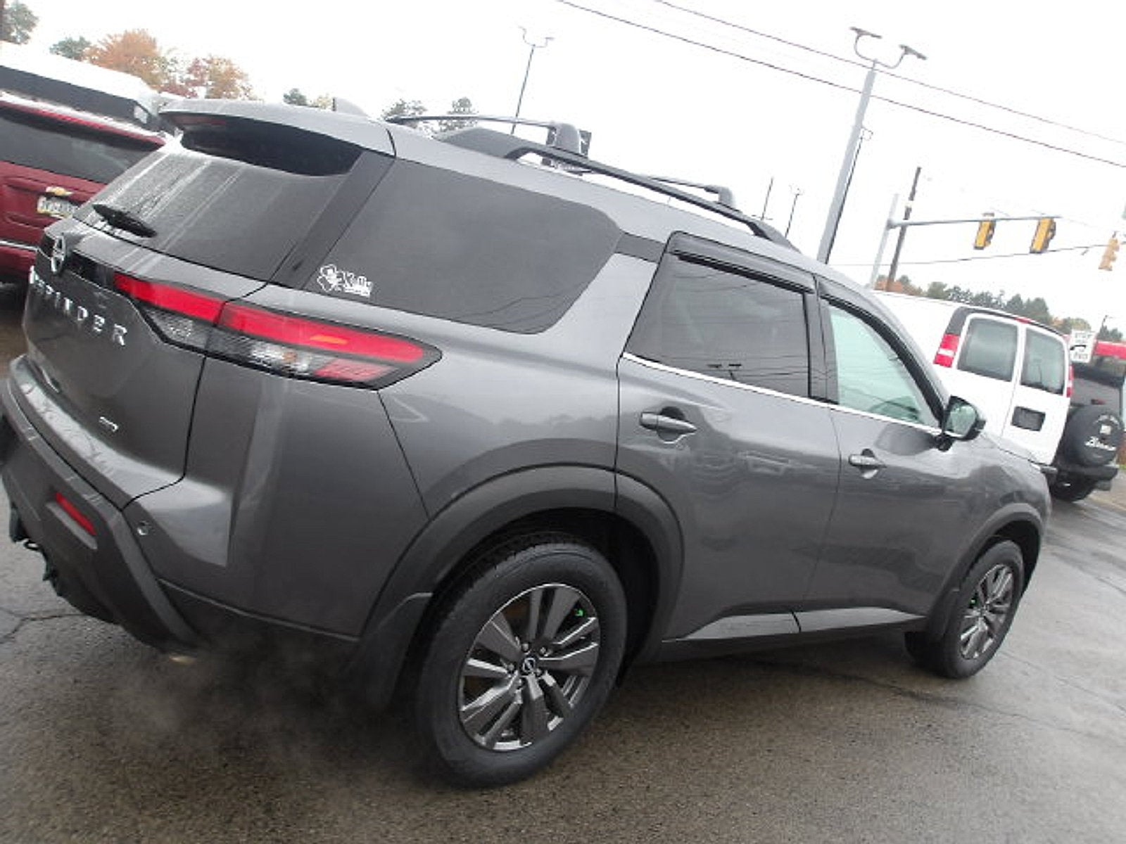 2025 Nissan Pathfinder SV