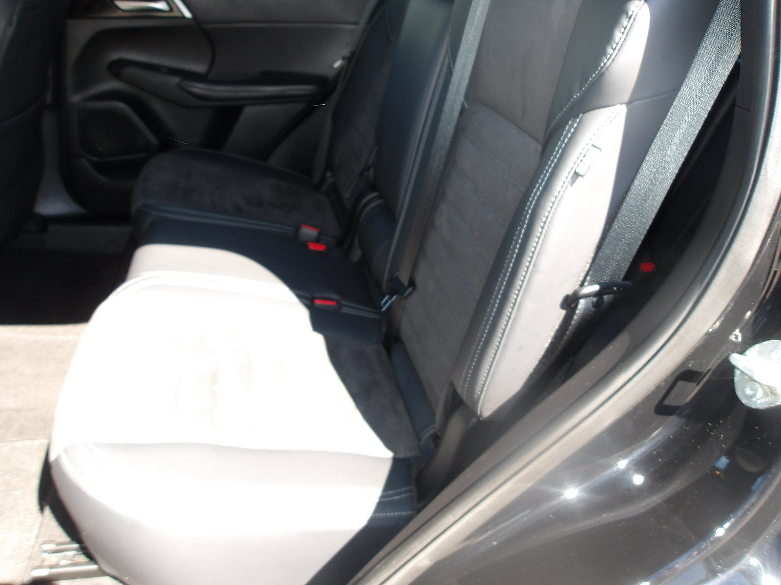 2023 Mitsubishi Outlander Base