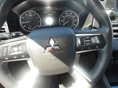 2023 Mitsubishi Outlander Base