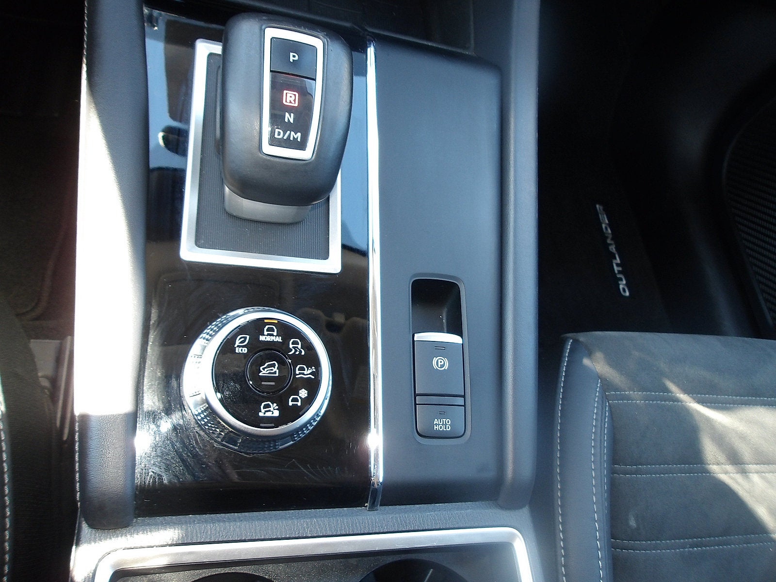 2023 Mitsubishi Outlander Base