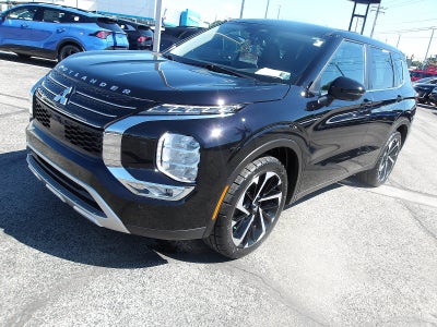 2023 Mitsubishi Outlander Base