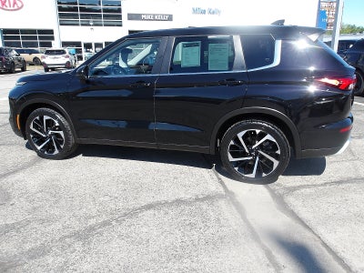 2023 Mitsubishi Outlander Base